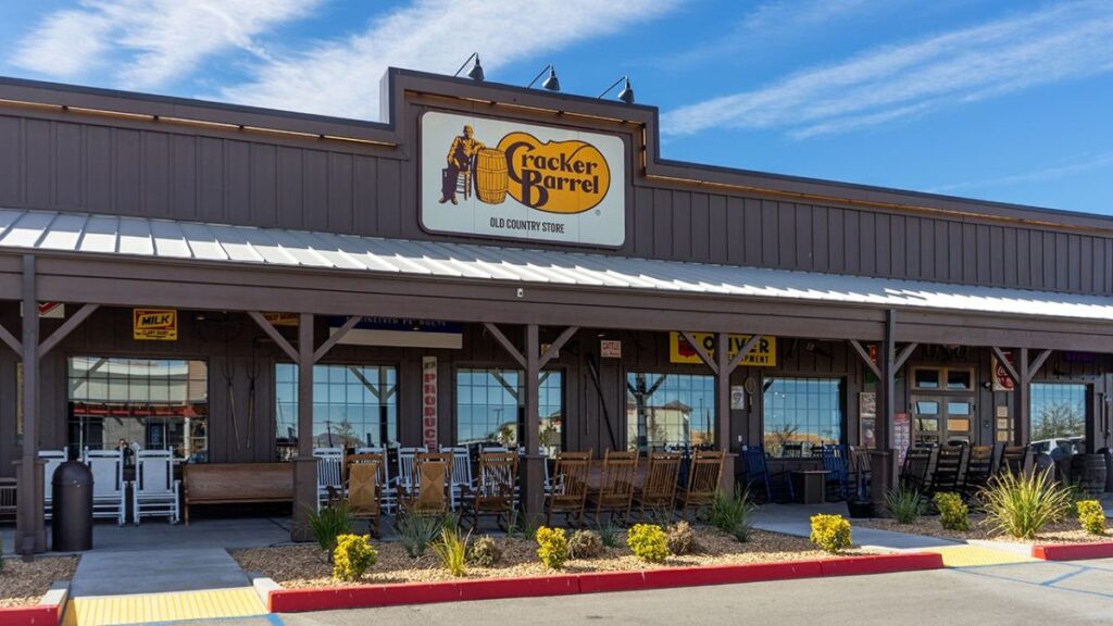 Cracker Barrel Unveils Powerful New Logo and Irresistible Fall Menu in Michigan