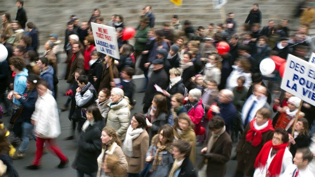 Australia's Anti-Immigration Rallies: 8,000 Unite Strong