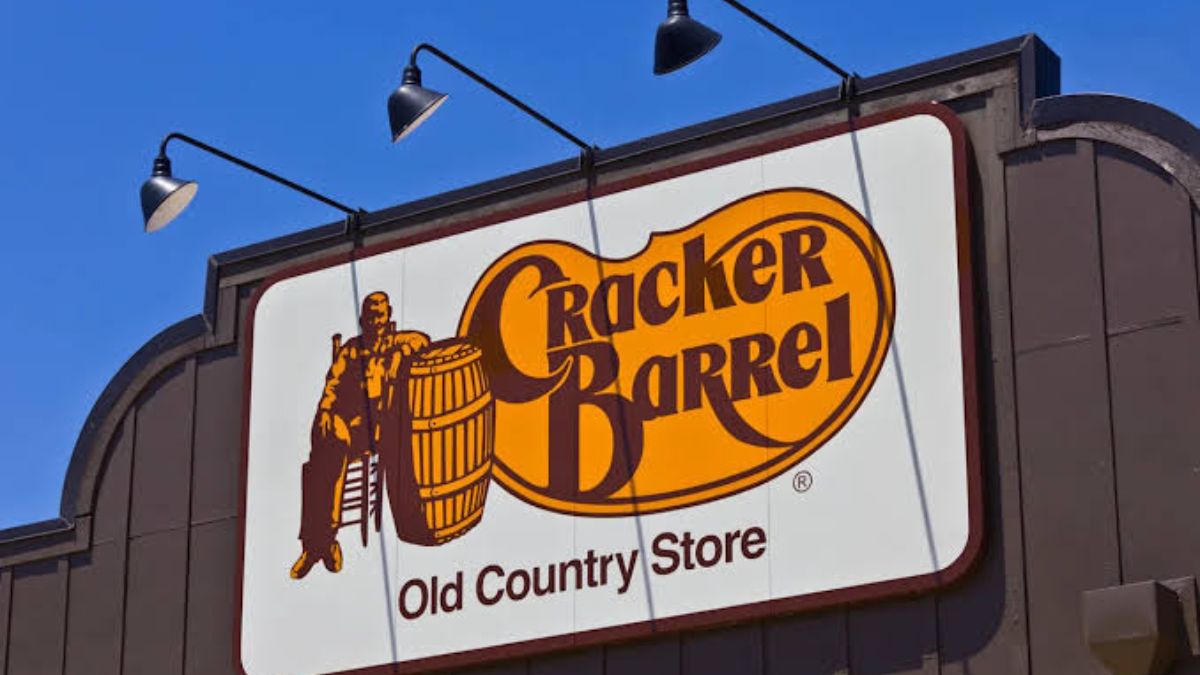 Cracker Barrel Unveils Powerful New Logo and Irresistible Fall Menu in Michigan