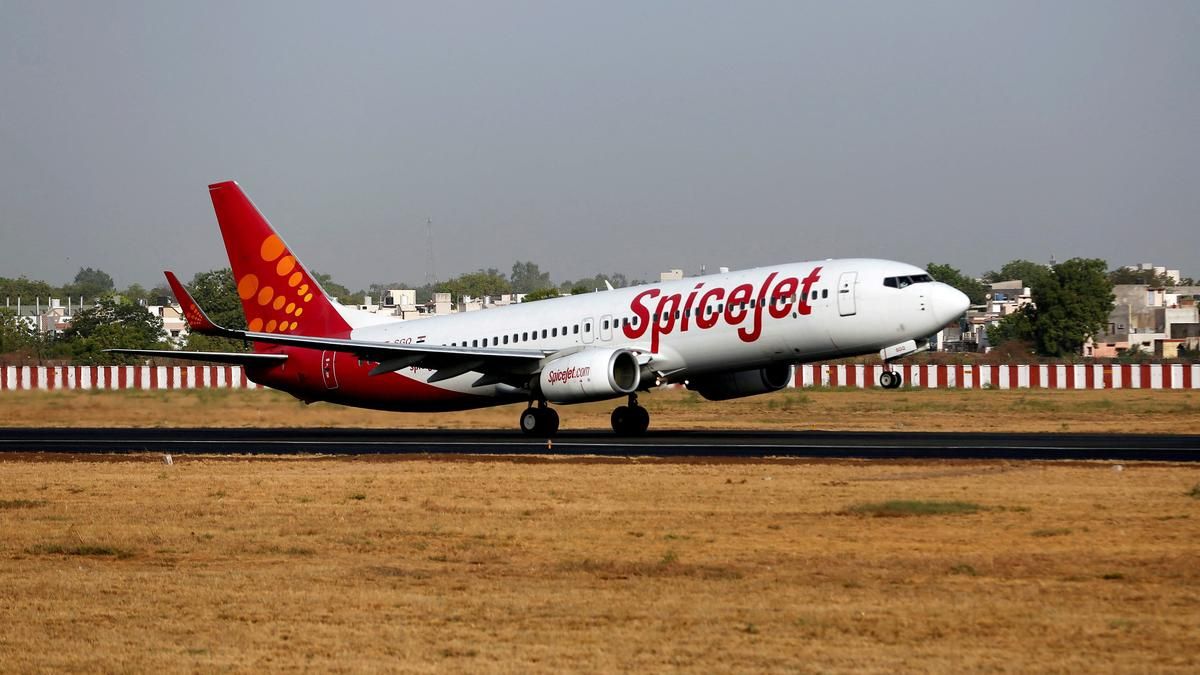 SpiceJet Plane Safely Lands