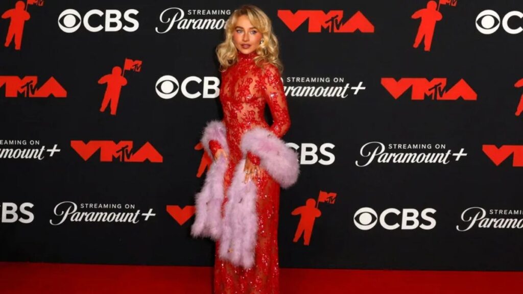 Ariana Grande Shines: 4 Stunning VMAs 2025 Looks
