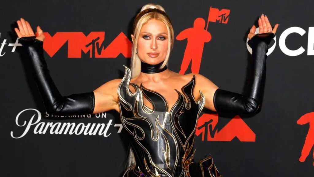 Ariana Grande Shines: 4 Stunning VMAs 2025 Looks