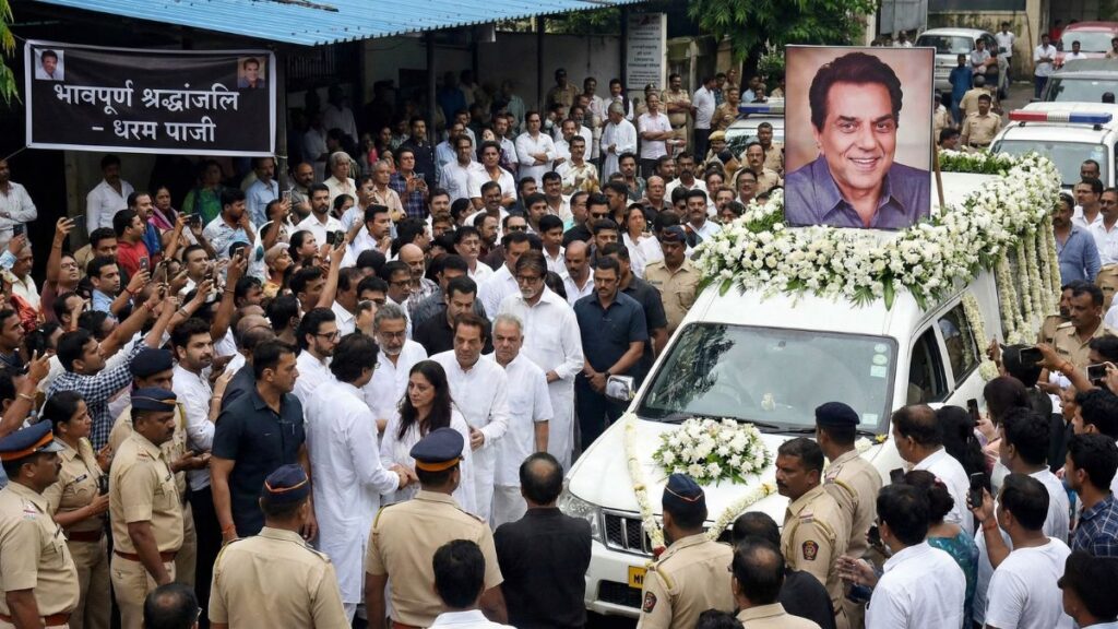Dharmendra Passed Away leaving fan 5 Inspiring Farewell