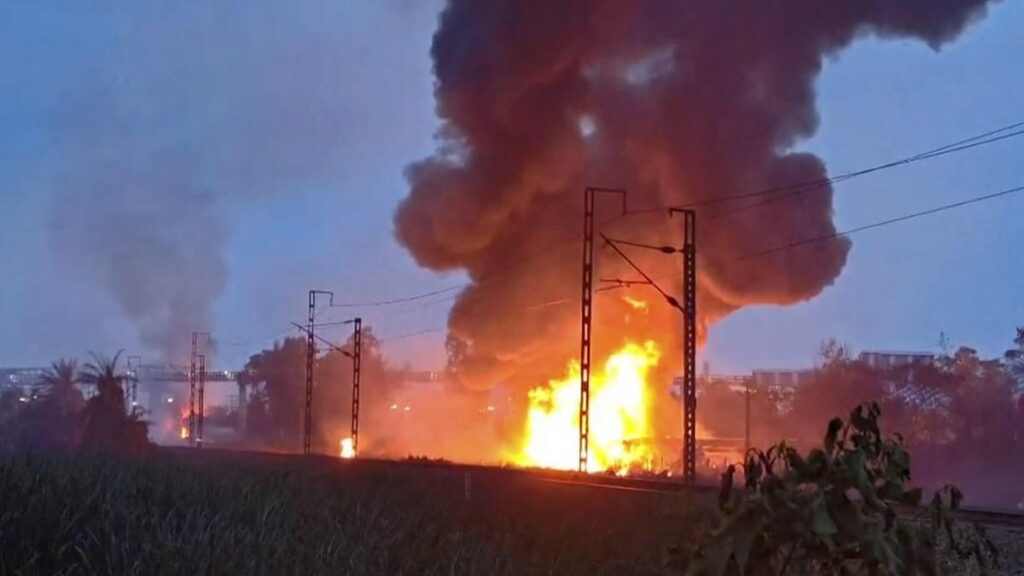 Haldia Petrochemicals Pipeline Erupts in Flames 20 Shoking Incident